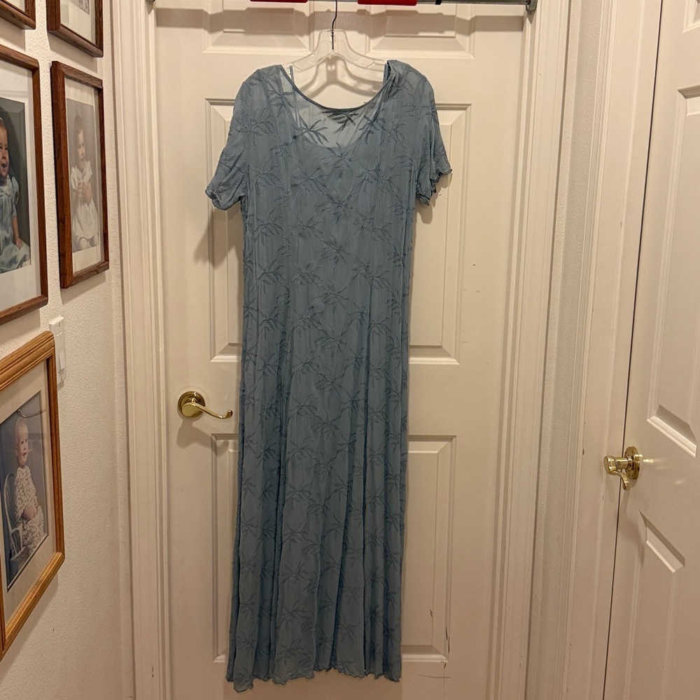 Dress - Picture 3 of 5